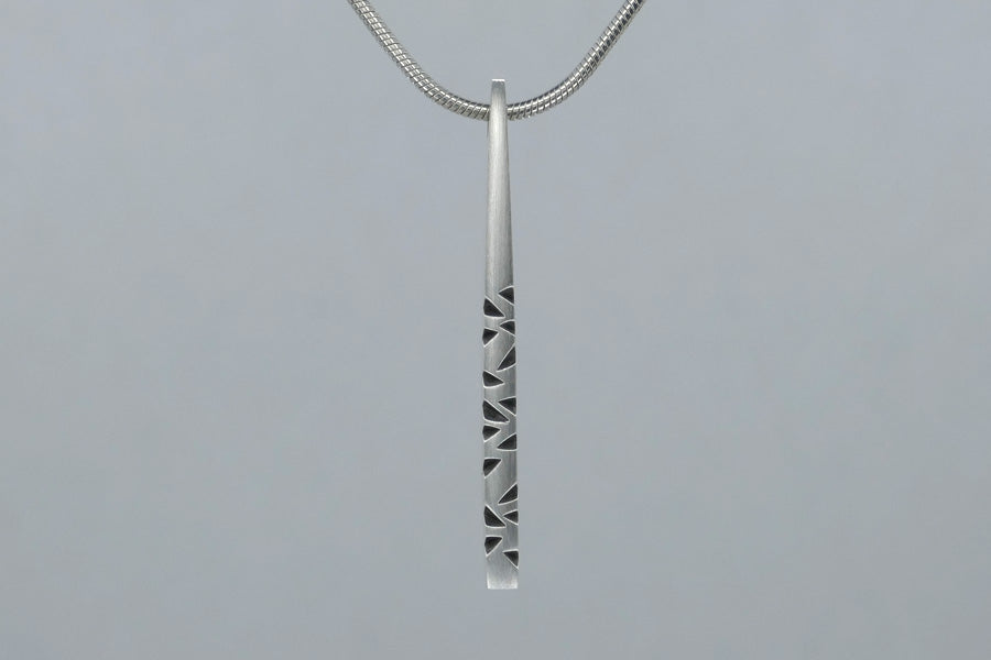 Notch Pattern Silver Straight Bar Necklace