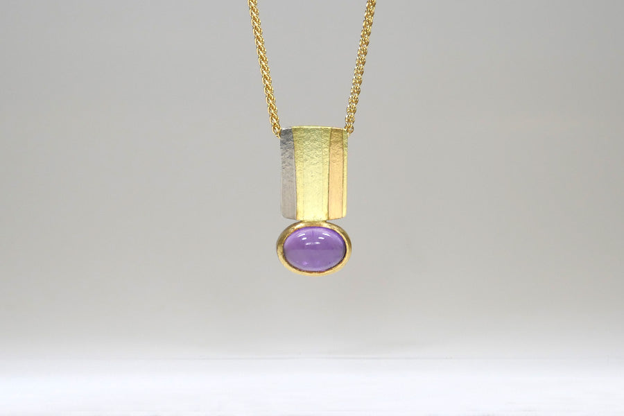 Oval Amethyst 18ct Striped Coloured Gold Necklace