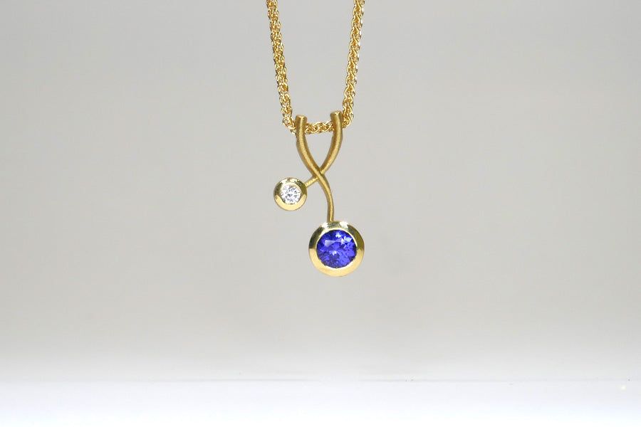 Tanzanite & Diamond 18ct Yellow Gold Weave Pendant