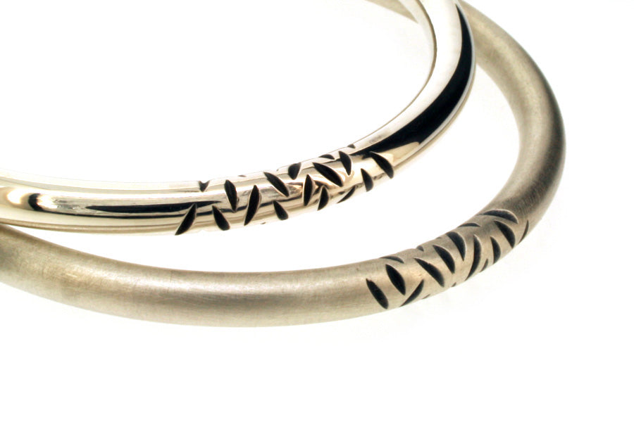 Notch Pattern Design Round Section Silver Bangles