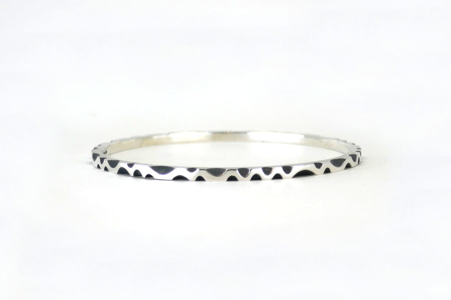 Scalloped Pattern Design Silver Bangle
