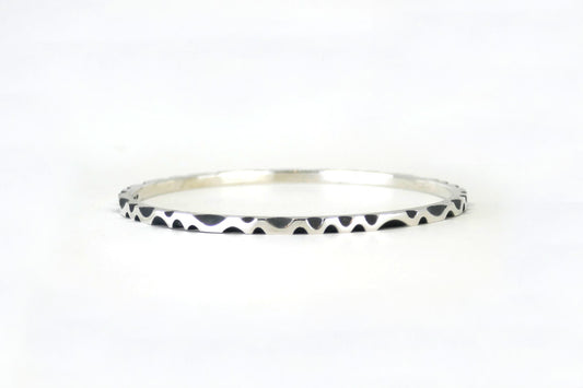 Scalloped Pattern Design Silver Bangle