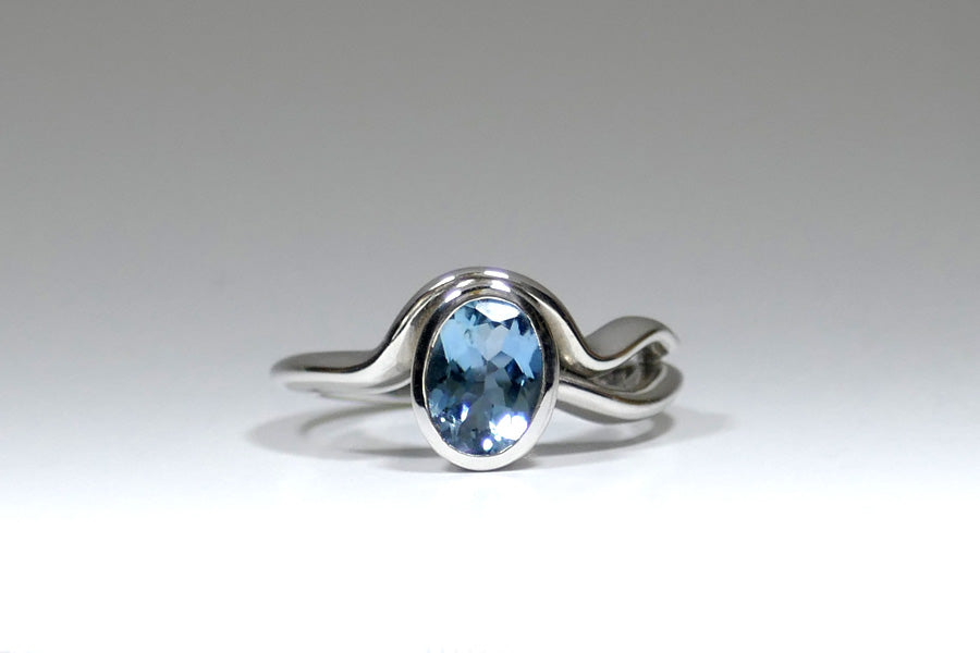 Oval Aquamarine 18ct White Gold Ring