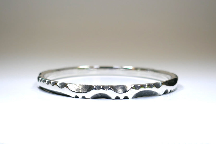 Scalloped Pattern Design Silver Bangle