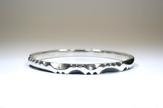 Scalloped Pattern Design Silver Bangle