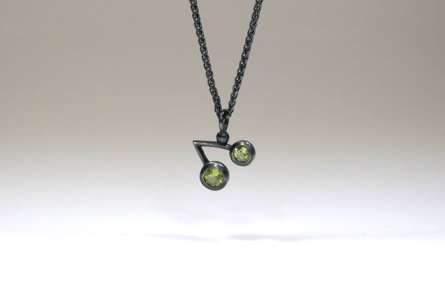 Short Cluster Design Peridot Silver Necklace