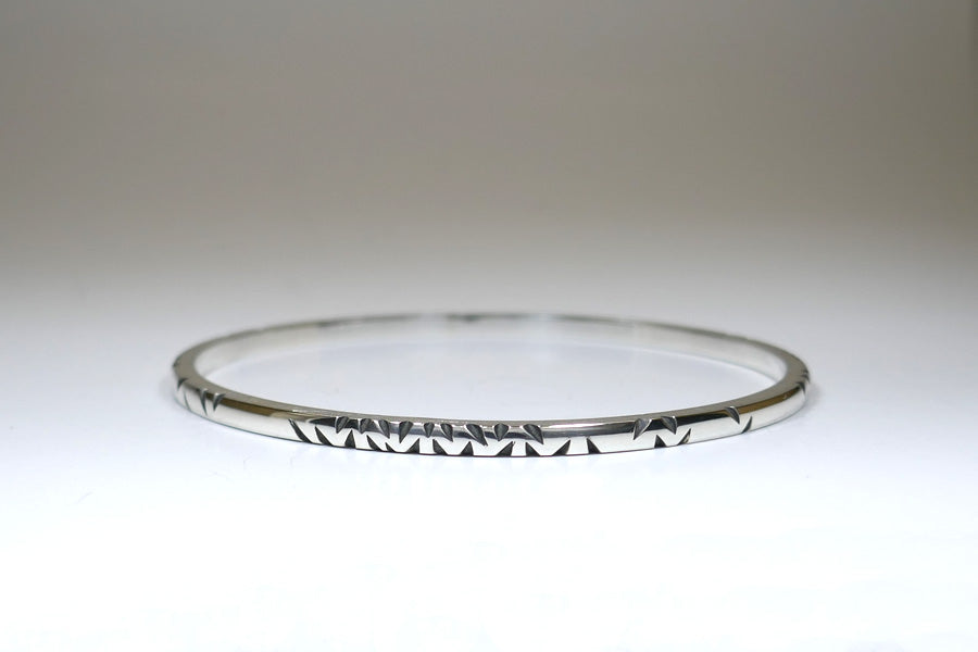 Notch Pattern Design Silver Bangle