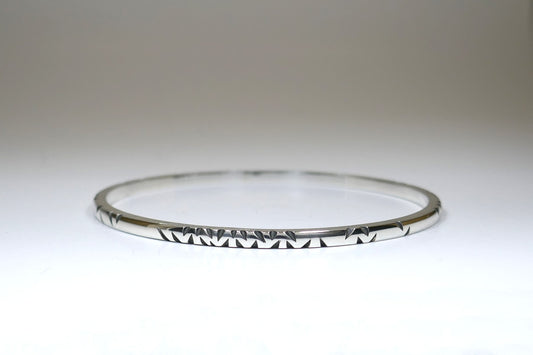 Notch Pattern Design Silver Bangle