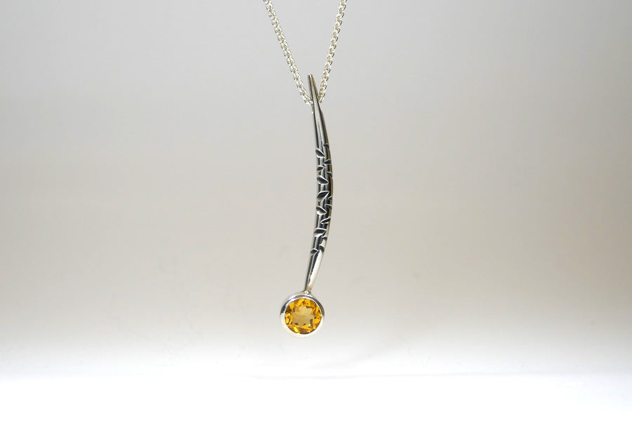 Notch Pattern Silver Curved Bar Citrine Necklace