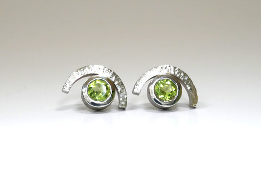 Cup Design Round Peridot Silver Ear Studs