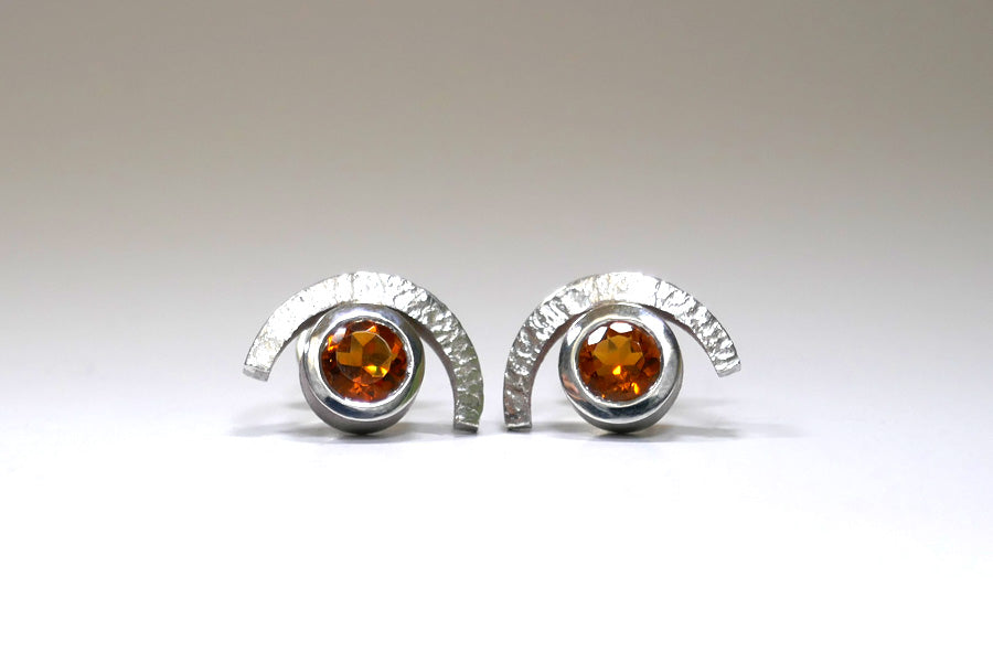 Cup Design Round Citrines Silver Ear Studs
