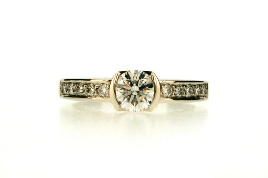 Round Brilliant Cut Diamond Platinum Engagement Ring with Diamond Set Shoulders
