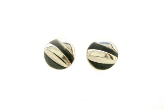 Wave Design Round Silver Ear Studs