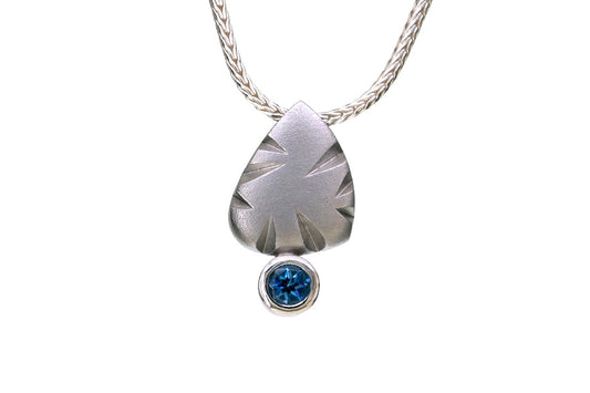 Notch Pattern Silver Blue Topaz Necklace